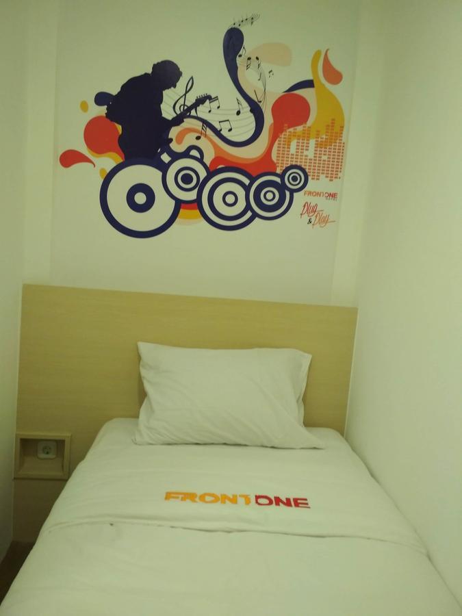 Djo Front One Inn Bengkulu Buitenkant foto