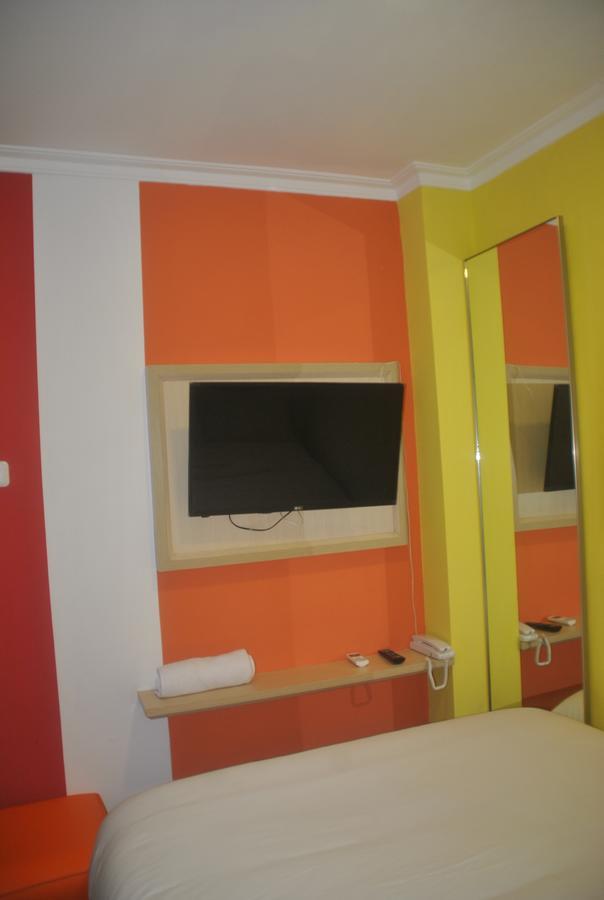 Djo Front One Inn Bengkulu Buitenkant foto