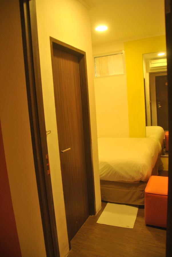 Djo Front One Inn Bengkulu Buitenkant foto