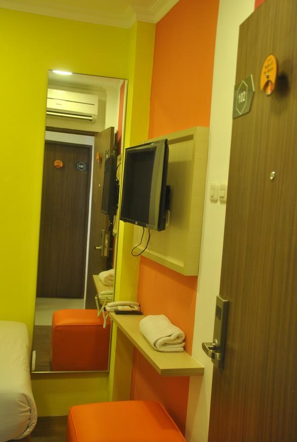 Djo Front One Inn Bengkulu Buitenkant foto