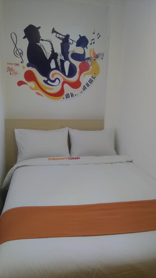 Djo Front One Inn Bengkulu Buitenkant foto