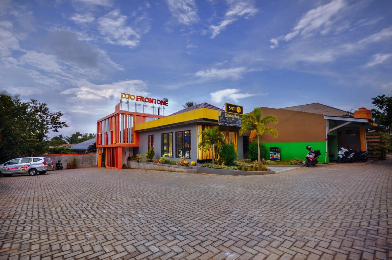 Djo Front One Inn Bengkulu Buitenkant foto