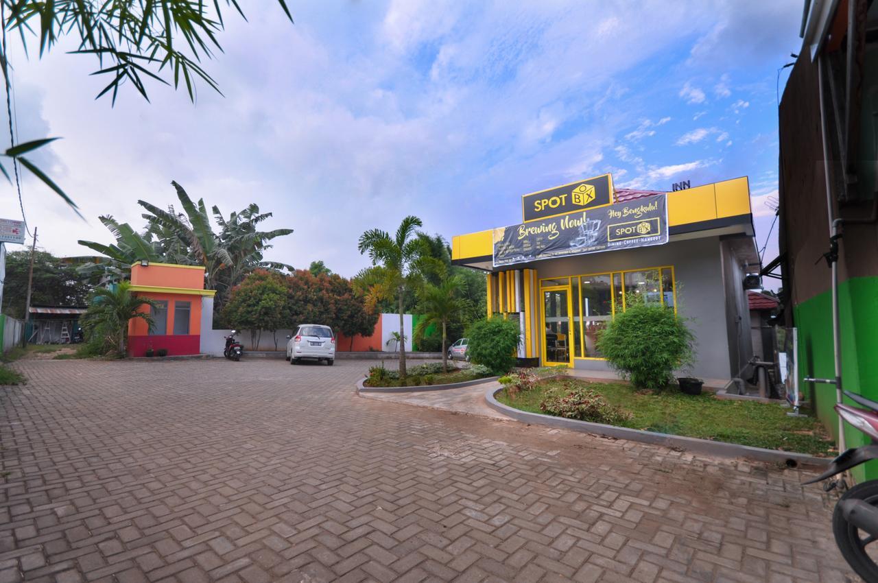 Djo Front One Inn Bengkulu Buitenkant foto